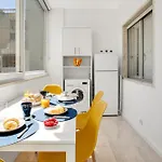 Bright Apartment In Central Lisbon - 3 Bedrooms