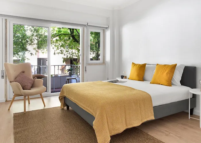 Bright Apartment In Central Lisbon - 3 Bedrooms