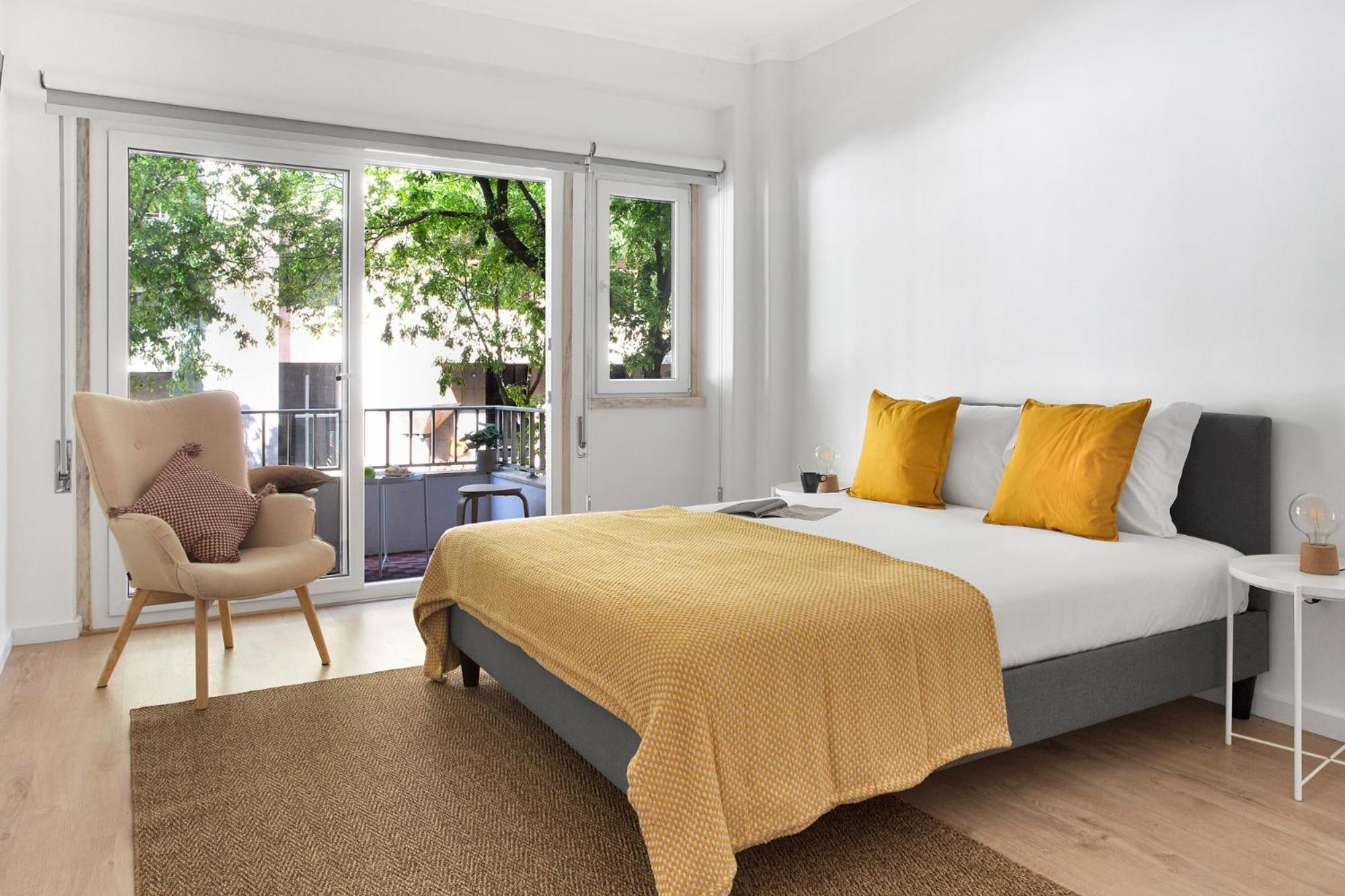 Bright In - 3 Bedrooms *